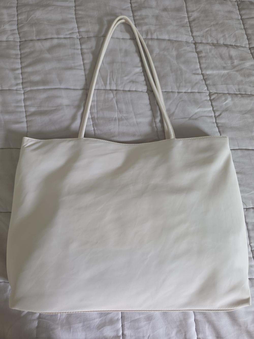 ARITZIA Babaton: Classic White Tote Bag - Clean Minimal Design